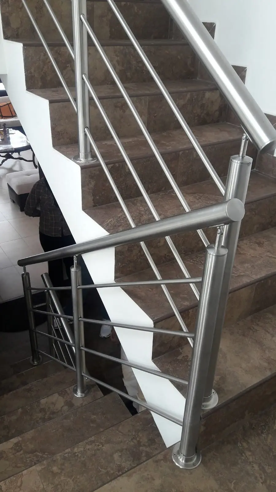 Pasamanos de acero inoxidable con travesaños en escalera